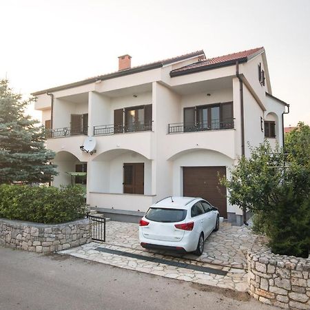 Family House With Apartments Near The Beach And City Center Krk Town Extérieur photo