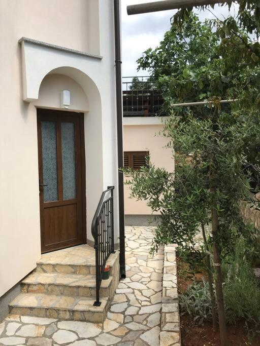 Family House With Apartments Near The Beach And City Center Krk Town Extérieur photo