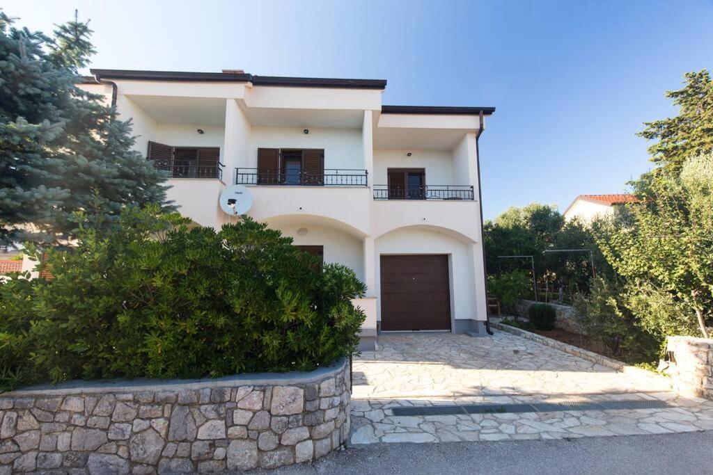 Family House With Apartments Near The Beach And City Center Krk Town Extérieur photo