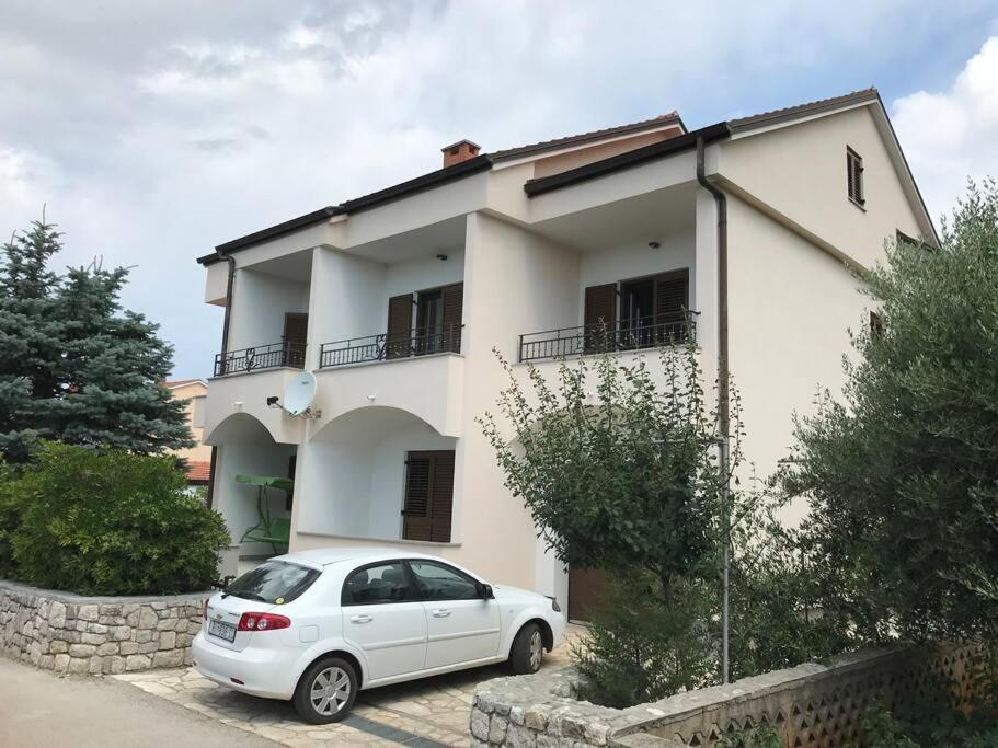 Family House With Apartments Near The Beach And City Center Krk Town Extérieur photo