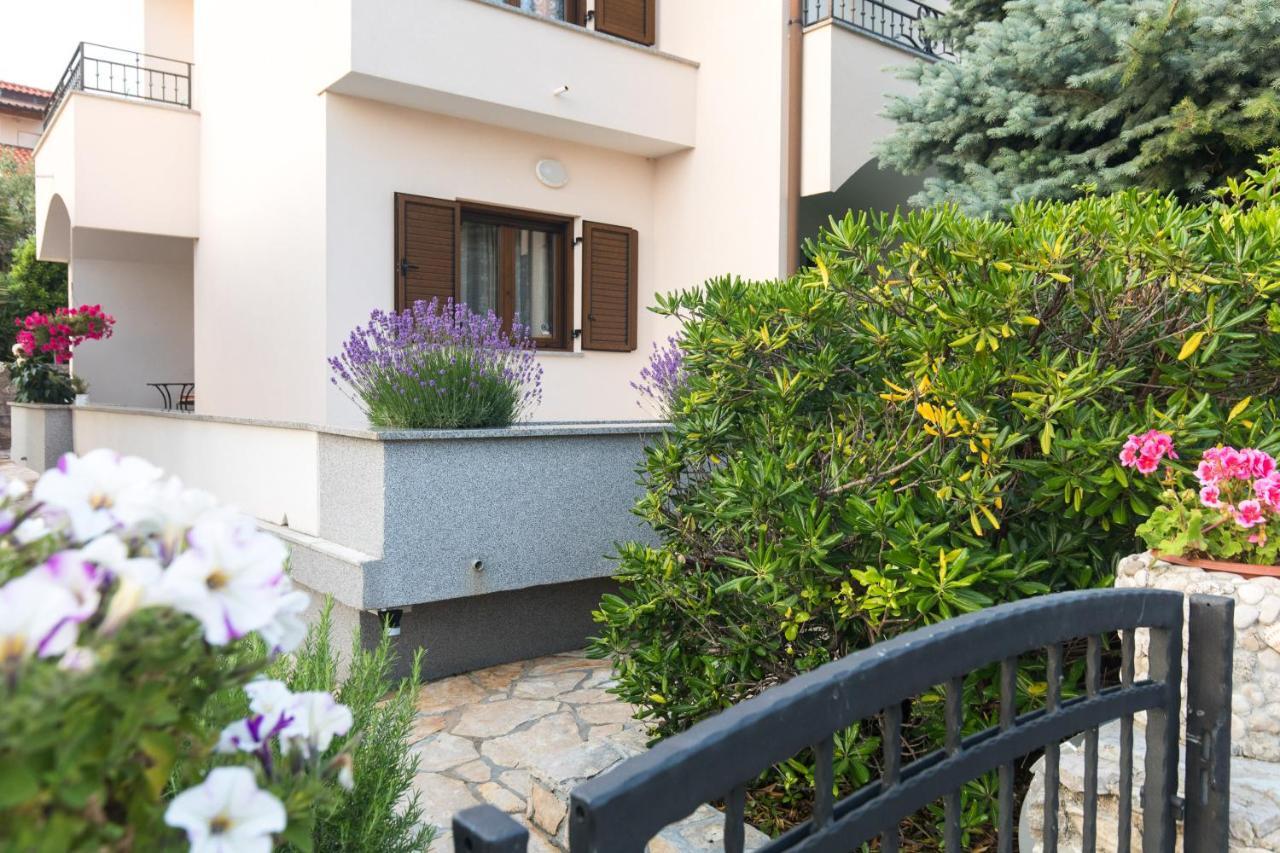 Family House With Apartments Near The Beach And City Center Krk Town Extérieur photo